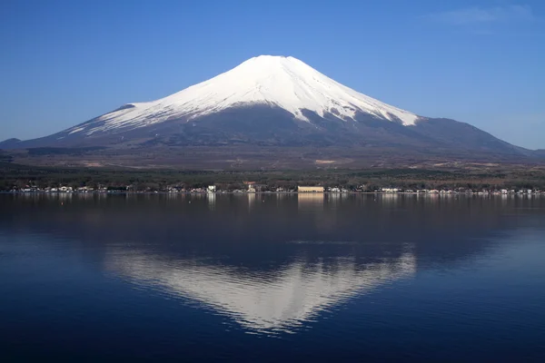 Mt. Fuji, pohled z jezera Yamanaka v Yamanashi, Japonsko — Stock fotografie