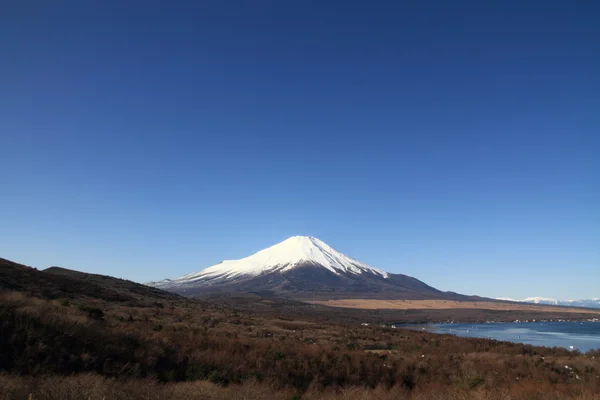 Mt. fuji, blick vom yamanaka see in yamanashi, japan — Stockfoto