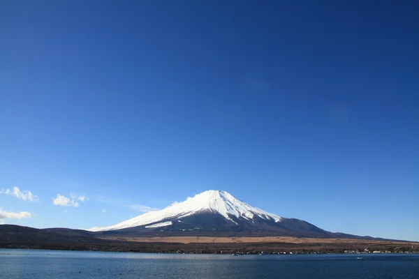 富士山，日本山梨县山中湖为视角 — 图库照片