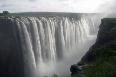 Zambiya ve Zimbabve, Afrika Victoria düşüyor