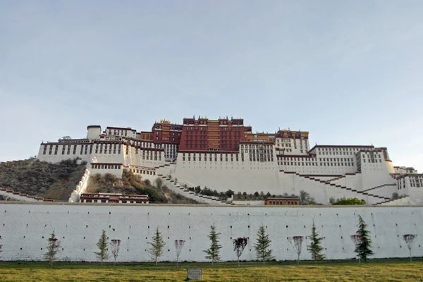 Potala-palota, a tibeti, a Kínai Népköztársaság — Stock Fotó