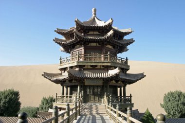 Tapınakta Hilal Gölü, Mingsha Shan (Echo kum dağ), Dunhuang, Çin