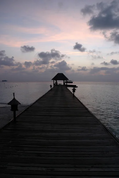 Southern resort ilha de Maldivas no Oceano Índico (cena noturna ) — Fotografia de Stock