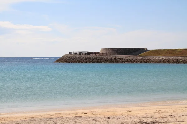 Tropisk strand i Ginowan city, Okinawa, Japan — Stockfoto