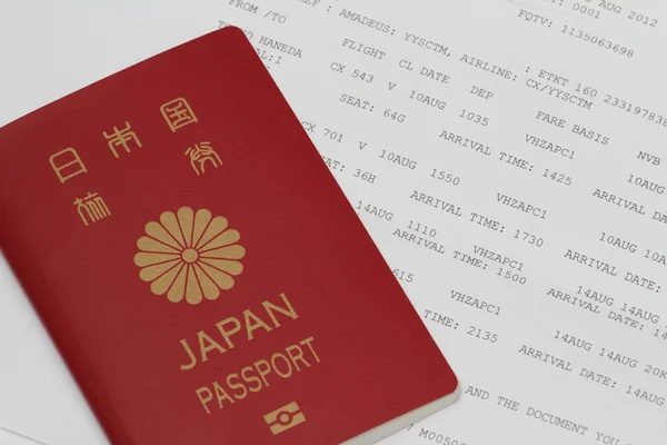 Passaporte japonês e e-ticket — Fotografia de Stock