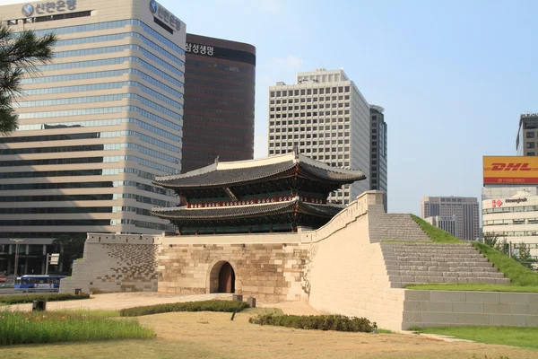 Nam dae mun gate i Seoul, South Korea — Stockfoto