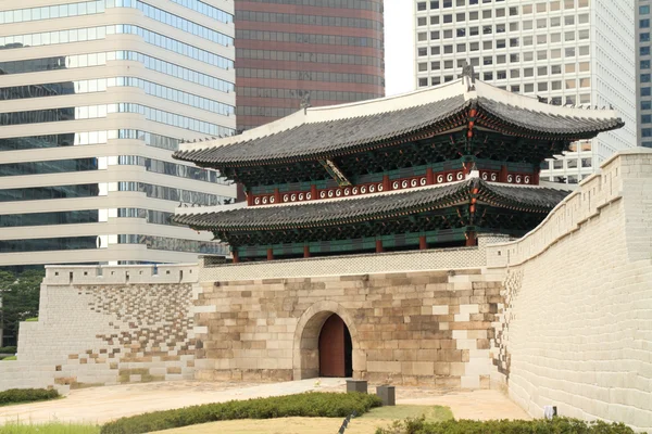 Nam dae mun gate i Seoul, South Korea — Stockfoto