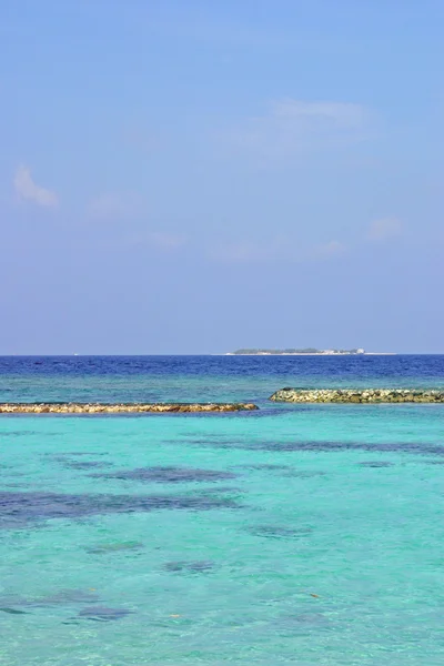 Sur de la isla turística de Maldivas en el océano Índico —  Fotos de Stock