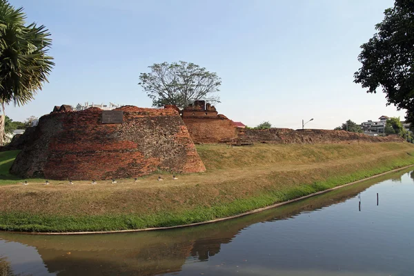 Wassergraben in chiang mai, Thailand — Stockfoto