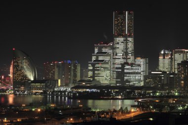 Yokohama Minatomirai 21: Kanagawa, Japan (gece çekimi)