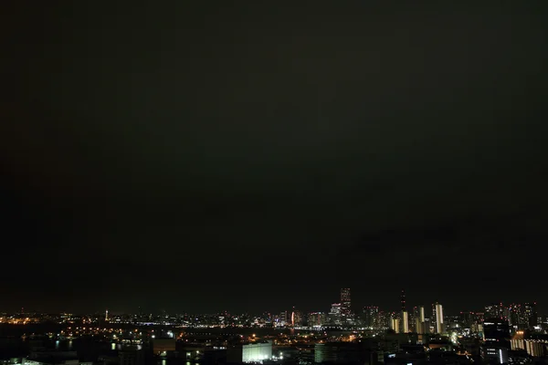 Yokohama Minatomirai 21 en Kanagawa, Japón (escena nocturna ) — Foto de Stock