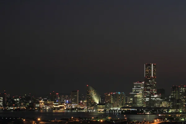 Yokohama Minatomirai 21 em Kanagawa, Japão (cena noturna ) — Fotografia de Stock