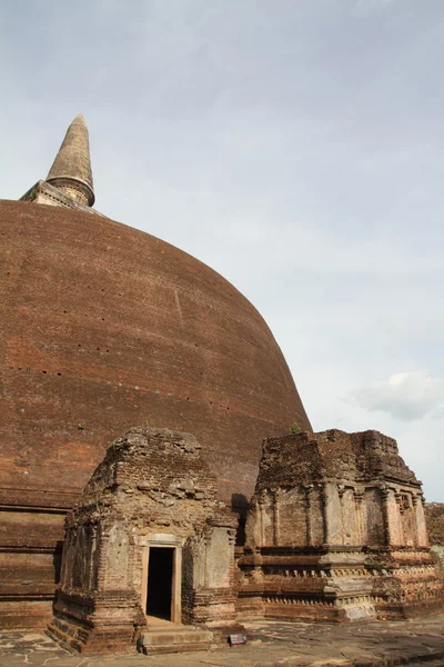 Viagens e turismo em Polonnaruwa, Sri Lanka — Fotografia de Stock