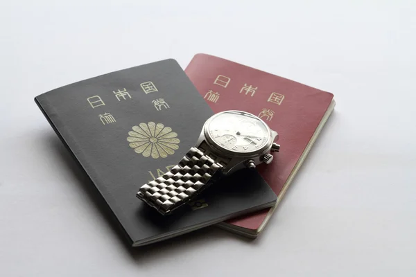 Japoński paszport i zegarek — Zdjęcie stockowe