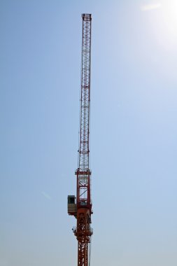 Japonya'da inşaat sahasında Vinçler