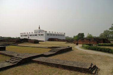 Lumbini, Nepal 'deki Maya Devi tapınağı.
