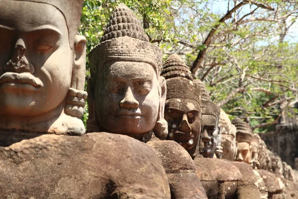 Південні ворота Ангкор Тома в Сієм Ріп, Камбоджа — стокове фото