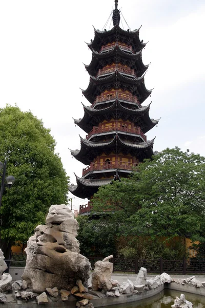 Templo de Longhua em Shanghai, República Popular da China — Fotografia de Stock