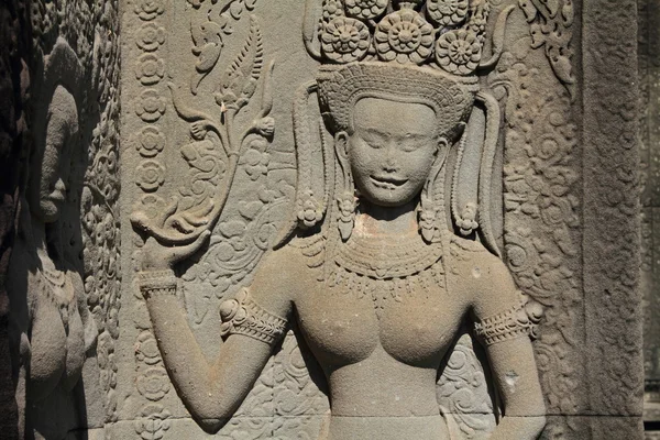 Devata-Bild in Angkor Wat — Stockfoto