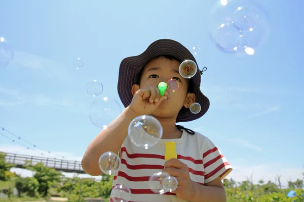 Japanese boy playing with bubble (4 years old) — Stock Photo, Image