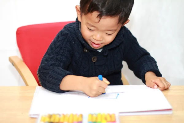 日本男児 (4 歳まで絵を描く) — ストック写真