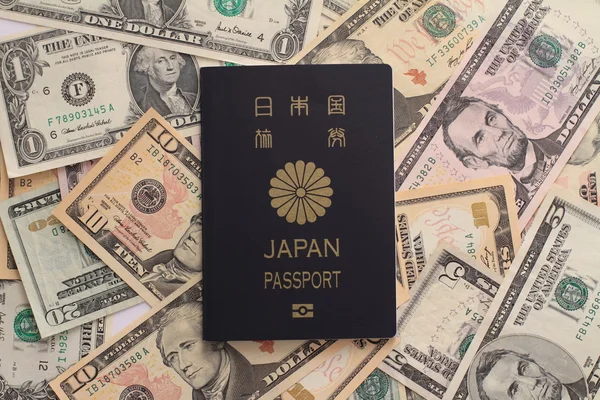 Japonské pas a nás dolar — Stock fotografie