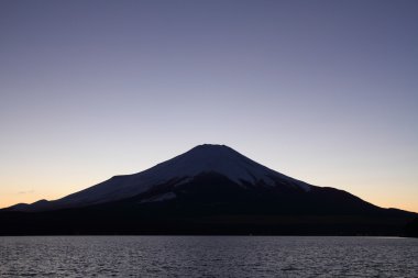 Mt. Fuji, Yamanaka göletten: Yamanashi, Japan (akşam sahne)