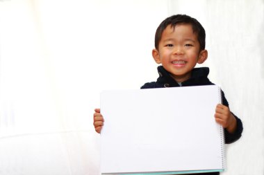 Japon çocuk mesaj panosu (4 yaşında holding)