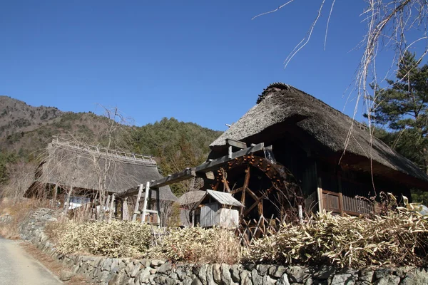 Casa de telhado de palha japonesa em Saiko Yamanashi, Japão — Fotografia de Stock