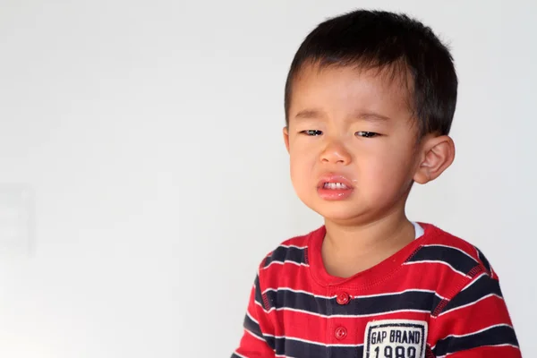 Weinender japanischer Junge (2 Jahre alt)) — Stockfoto