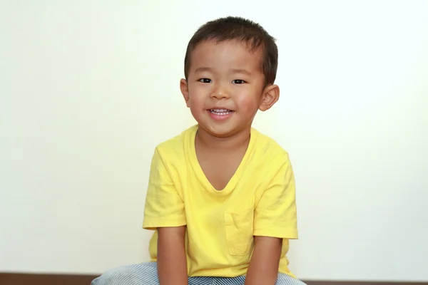 S úsměvem Japanese boy (3 roky starý) — Stock fotografie