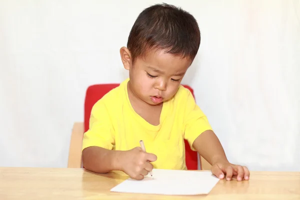 Japanese boy drawing a picture (3 years old) — Stock Photo, Image
