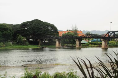 Tayland Kwai Nehri köprüde