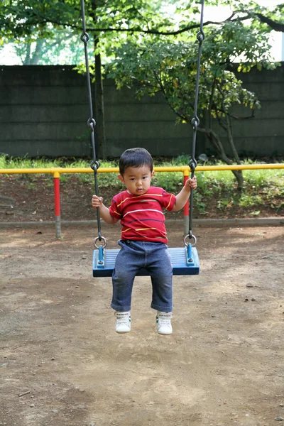 Japonés chico en el columpio (1 año de edad ) —  Fotos de Stock