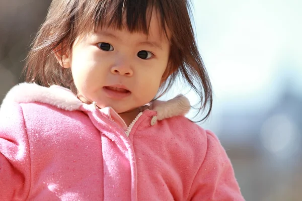 Smiling Japanese baby girl under the blue sky (1 year old) — Stock Photo, Image