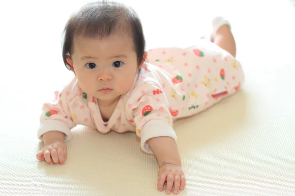 Crawling Japanese baby girl (0 year old) — Stock Photo, Image