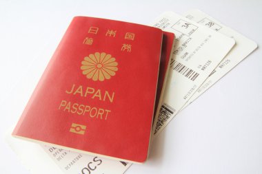 Japon pasaportu ve uçuş kartı.