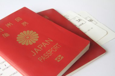 Japon pasaportu ve uçuş kartı.