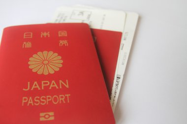Japon pasaportu ve uçuş kartı.