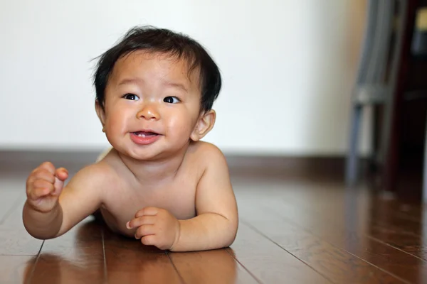 Gatear japonés bebé niño (0 año viejo ) — Foto de Stock