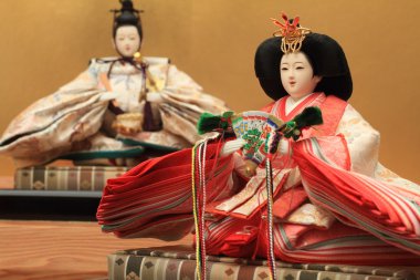 Kızın büyüme kutlamak için Hina bebek (Japon geleneksel bebek)