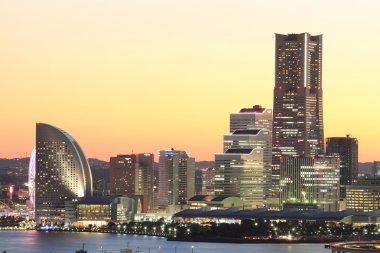 Yokohama Minatomirai 21: Kanagawa, Japan (akşam sahne)