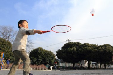 Japon çocuk badminton (4 yaşında oynamaya)