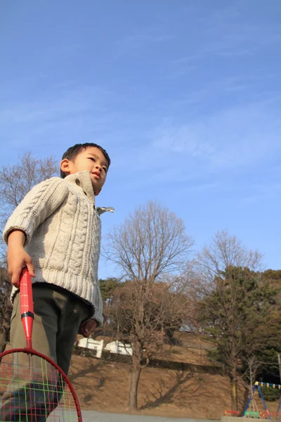 バドミントン (4 歳まで日本の少年) — ストック写真