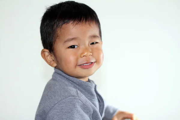 Sorrindo menino japonês (2 anos ) — Fotografia de Stock