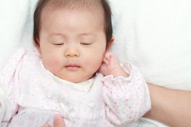 Uyuyan Japon bebek (0 yaşında))