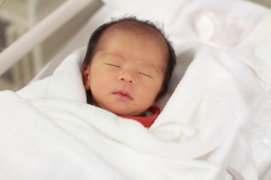 Japon yeni doğan bebek kız (0 yaşındaki uyku)