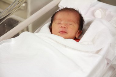 Japon yeni doğan bebek kız (0 yaşındaki uyku)