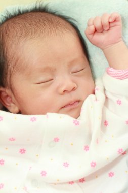 Japon yeni doğan bebek kız (0 yaşındaki uyku)