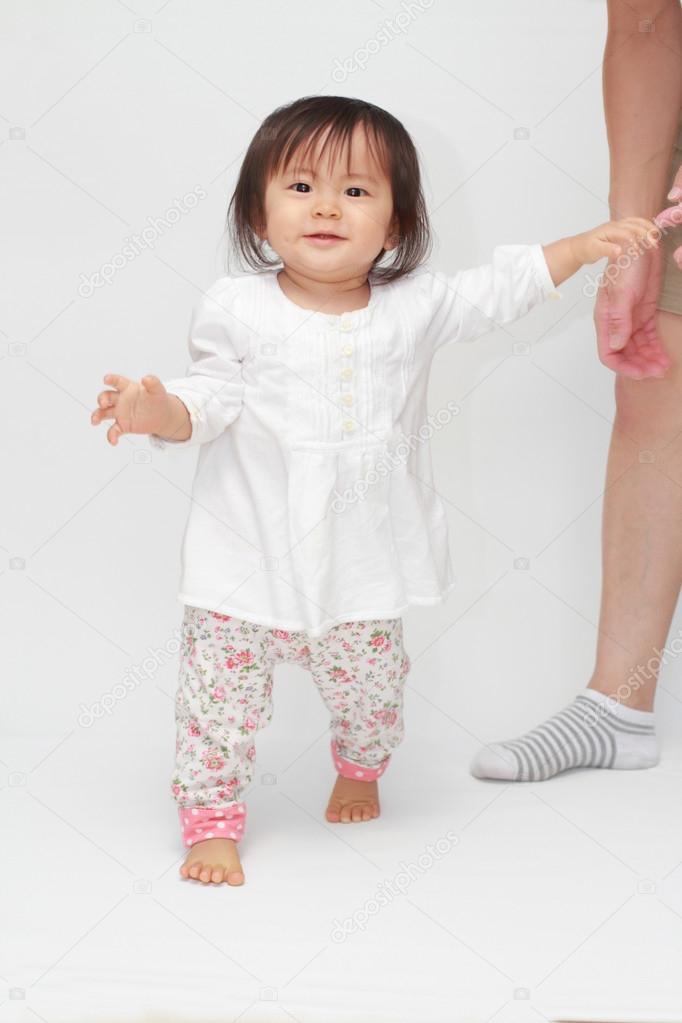 Japanese toddling baby girl (0 year old)